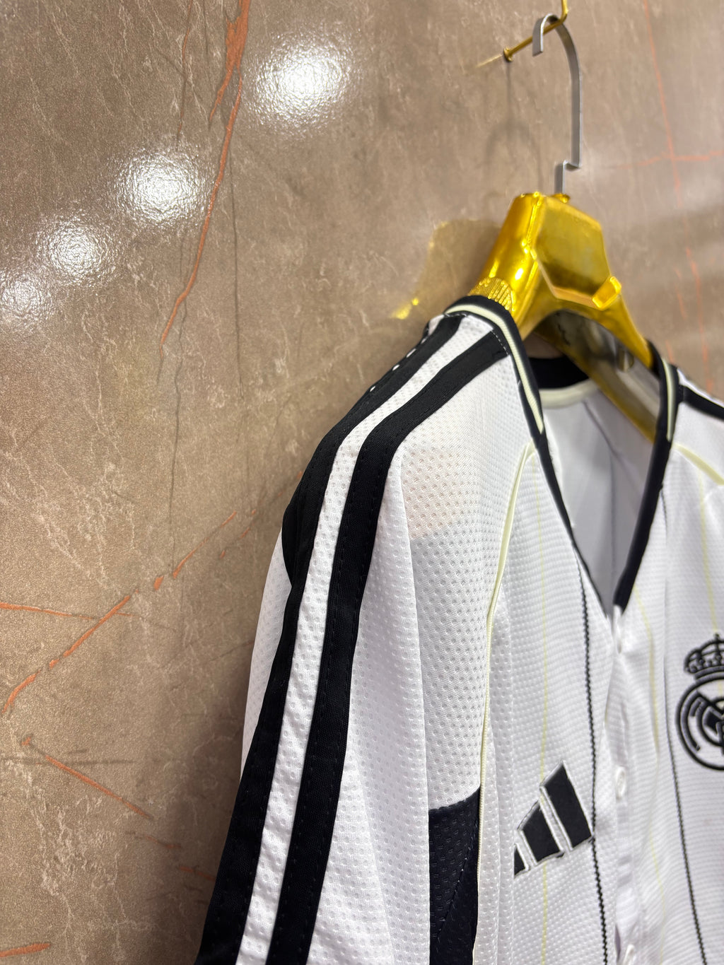 Real Madrid Us Pack 25/26 Adidas (EMBROIDED LOGO)