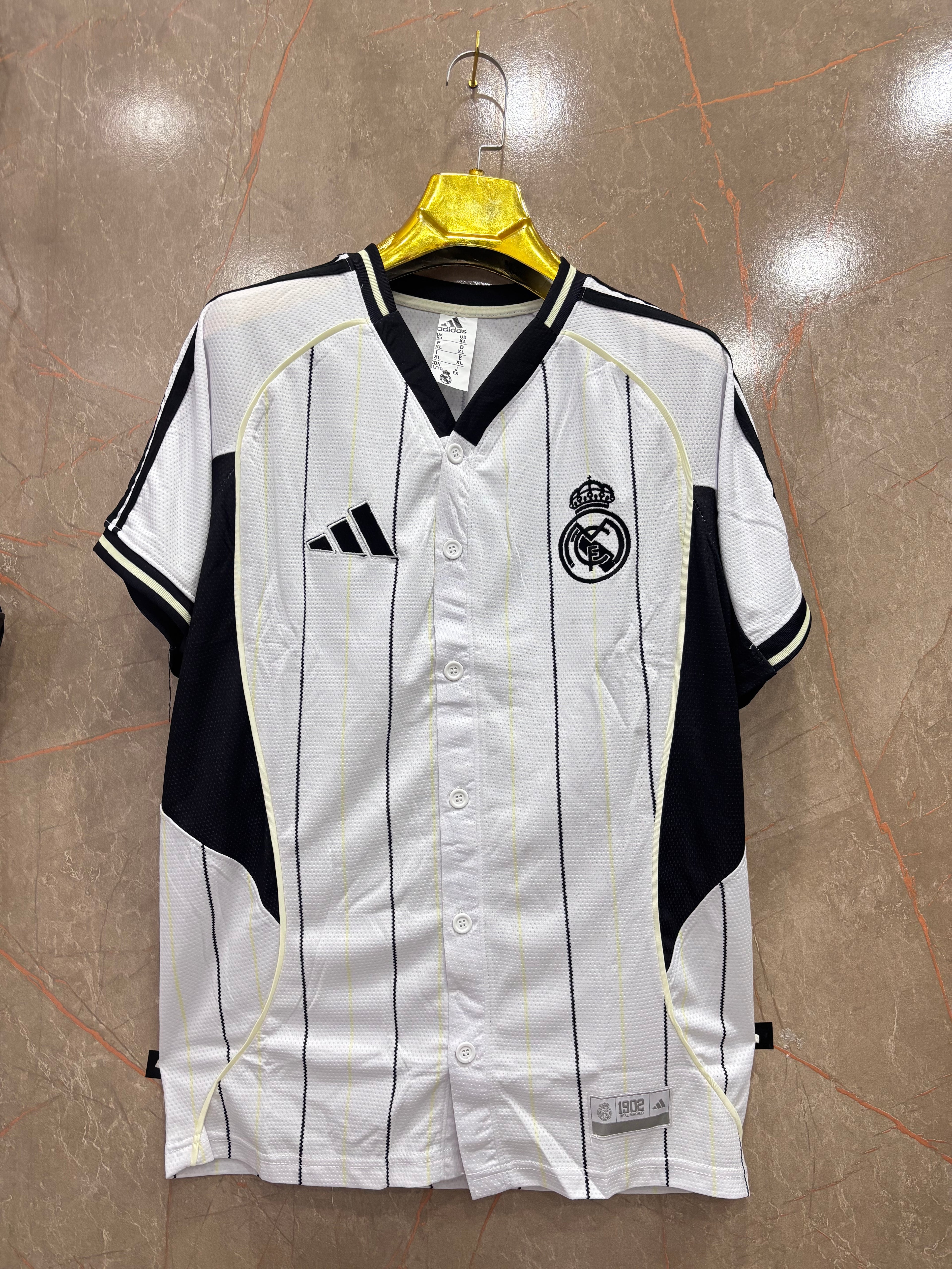 Real Madrid Us Pack 25/26 Adidas (EMBROIDED LOGO)