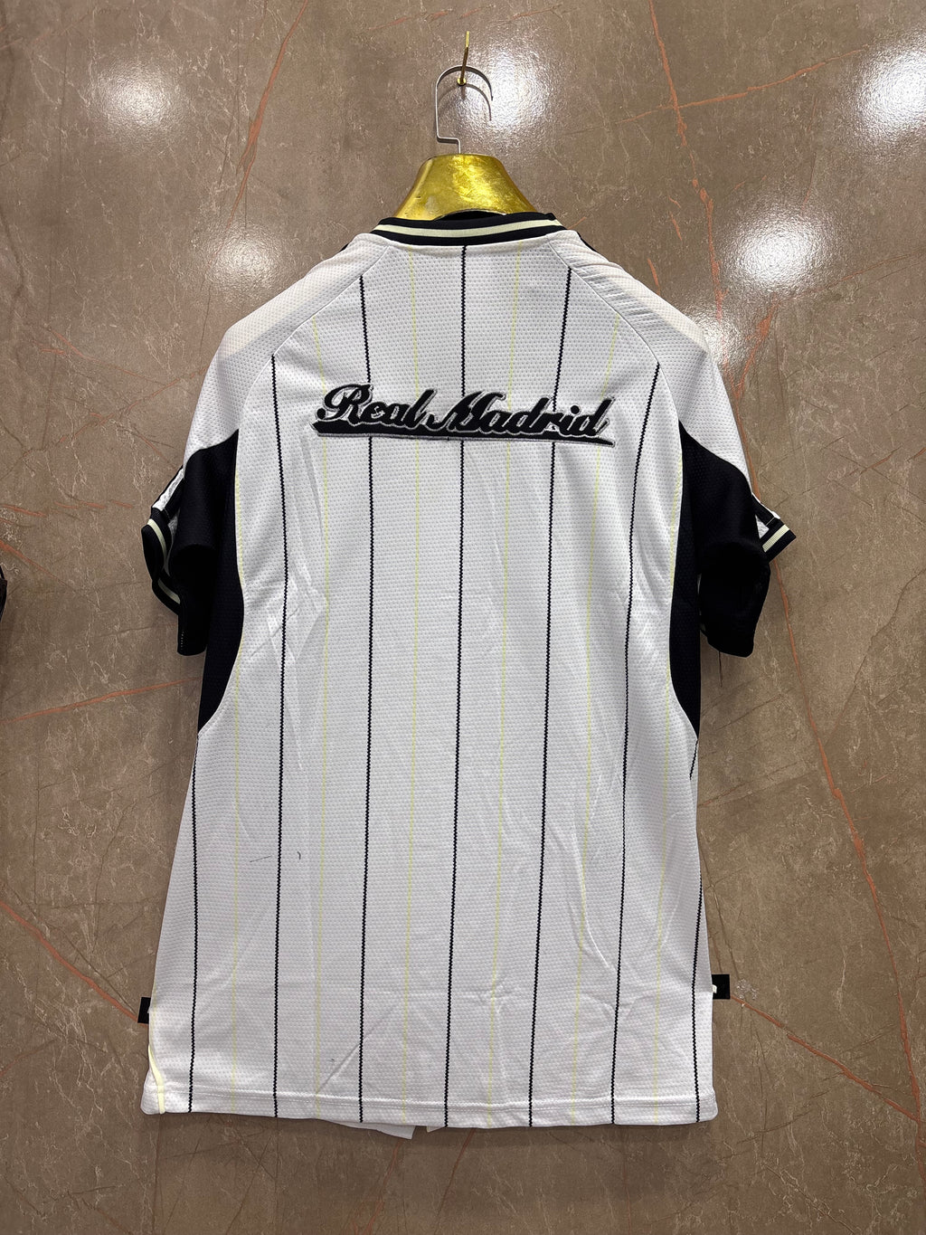 Real Madrid Us Pack 25/26 Adidas (EMBROIDED LOGO)