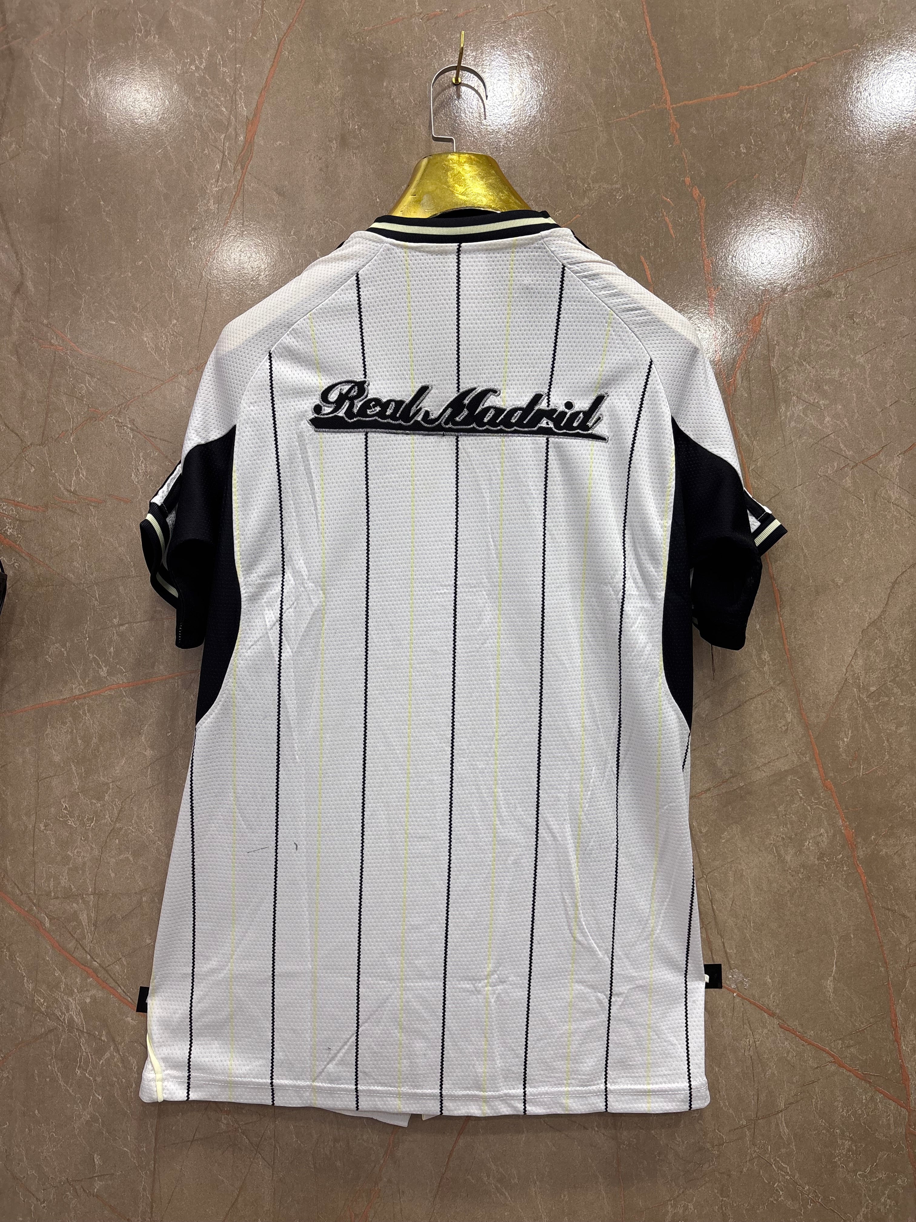 Real Madrid Us Pack 25/26 Adidas (EMBROIDED LOGO)