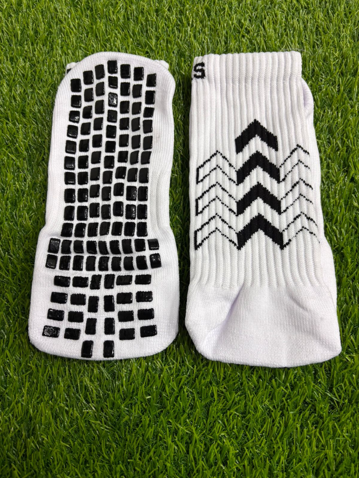 IMPORTED GRIP SOCKS