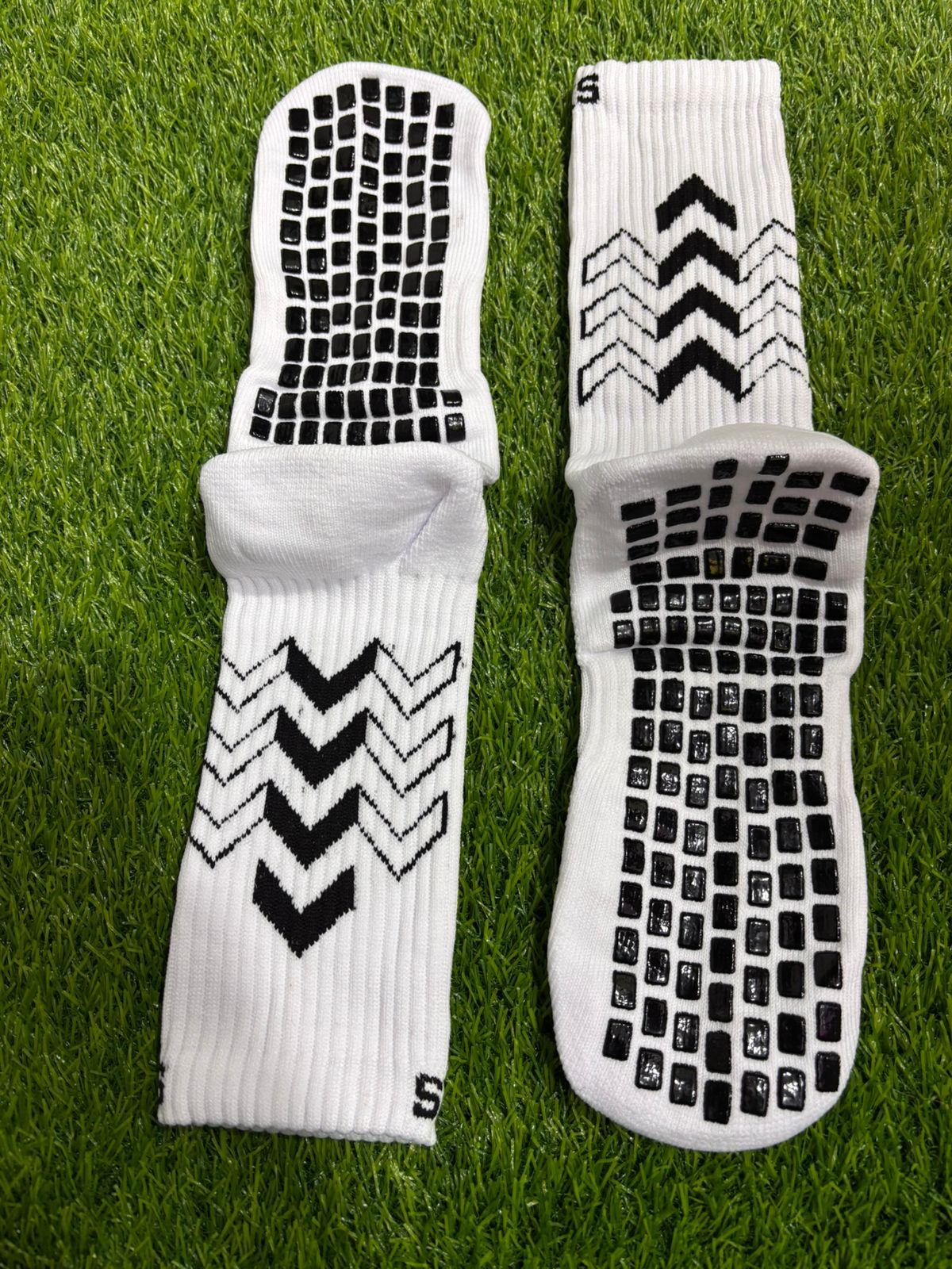 IMPORTED GRIP SOCKS